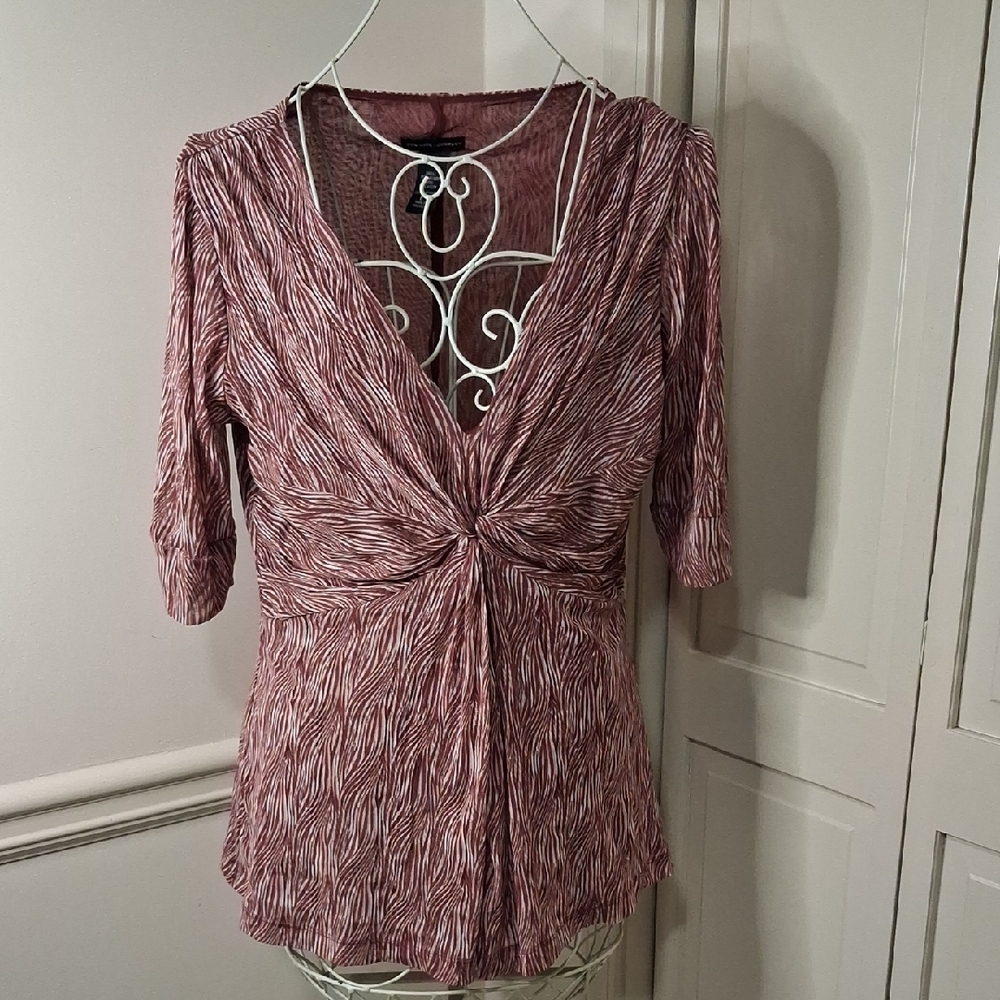 New York & Company Burgundy & White Patterned V-Neck Blouse